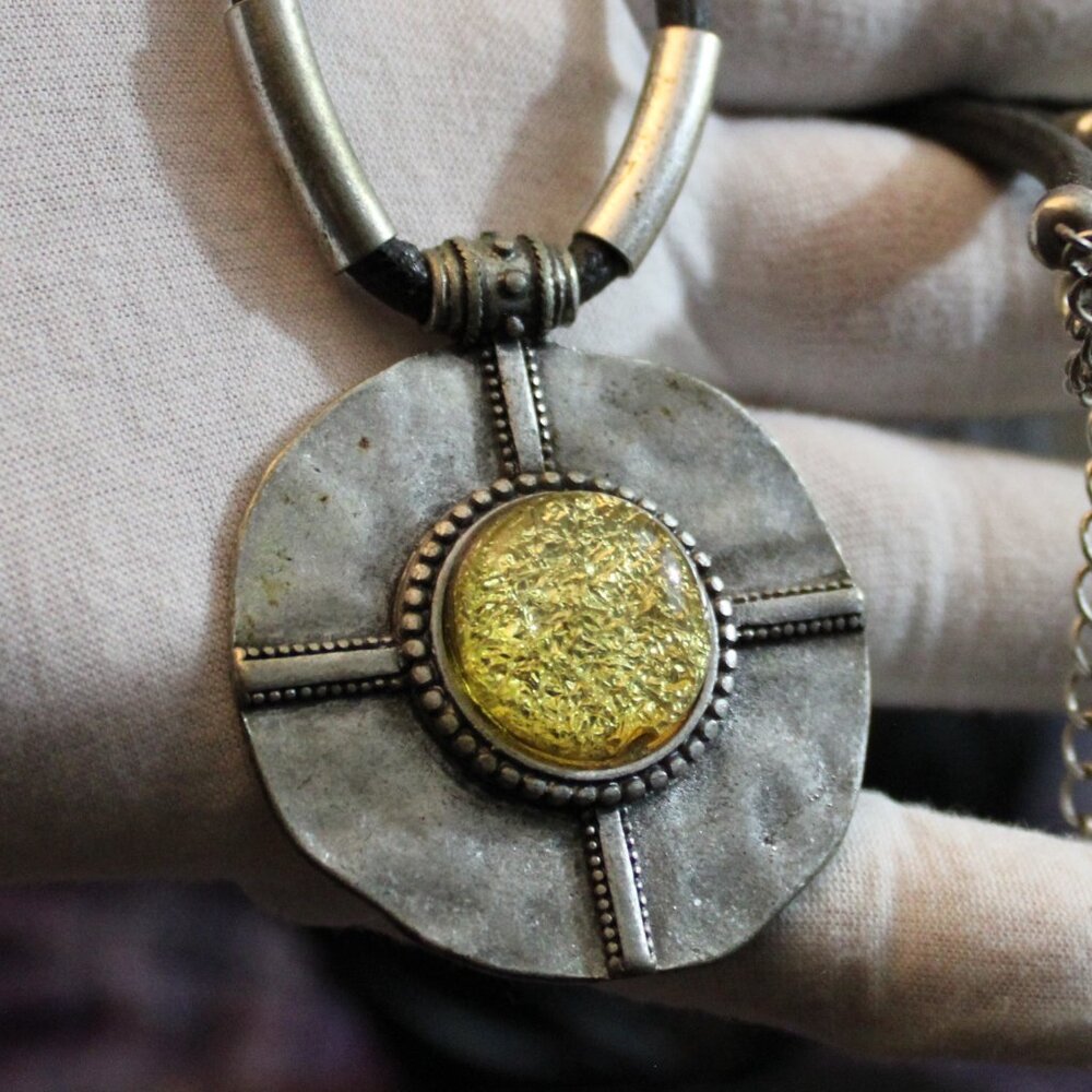 Silver Tone Crackle Acrylic Tribal Primitive Brutalist Necklace - Picture 4 of 10